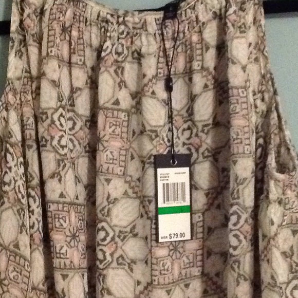 Max Studio Edit Cold Shoulder Top - Picture 2 of 8